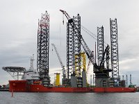 Kurz hinter Aalborg liegt eine Werft für Offshore- Arbeitsschiffe.